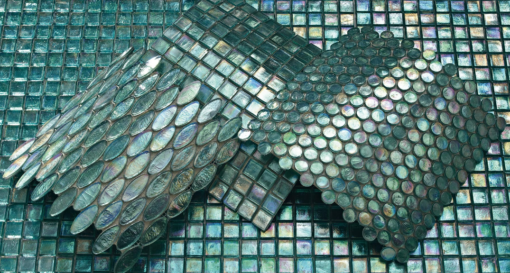 mosaico colori brillanti al centro dell'arredamento ligure sicis